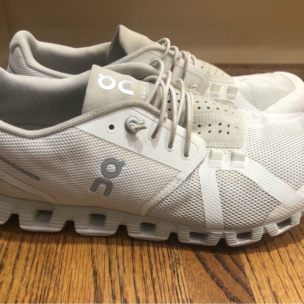 On Cloud Cream/Tan Women’s Sneakers Sz 10.5